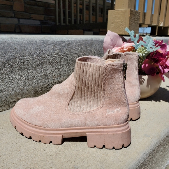 Blowfish Malibu Girl's Chassy-K Suede Boots Size 3 Sugar Pink Gold NWOT - Picture 1 of 15